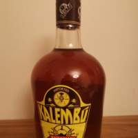 Mamajuana und Likörs. Traditionale dominikanische Rum- Getränke. 0,7 L/Flasche, alc. 30 % vol.